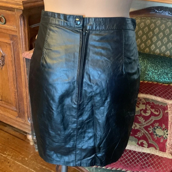 Cach’e Black Red leather color block fitted versatile Moto jacket & Skirt - Picture 7 of 10